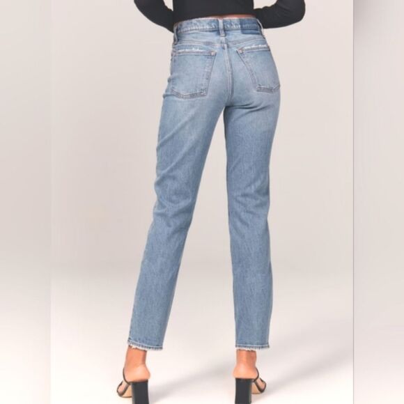Abercrombie & Fitch Women's Distressed The Mom High Jeans Light Wash 31S EUC - Picture 4 of 16